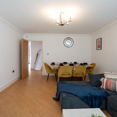 Emirates House, Luxe 5 Bed, With King Sized Beds, Next To Aiport & Nec, Jlr 5 Mins Villa Marston Green Exterior foto