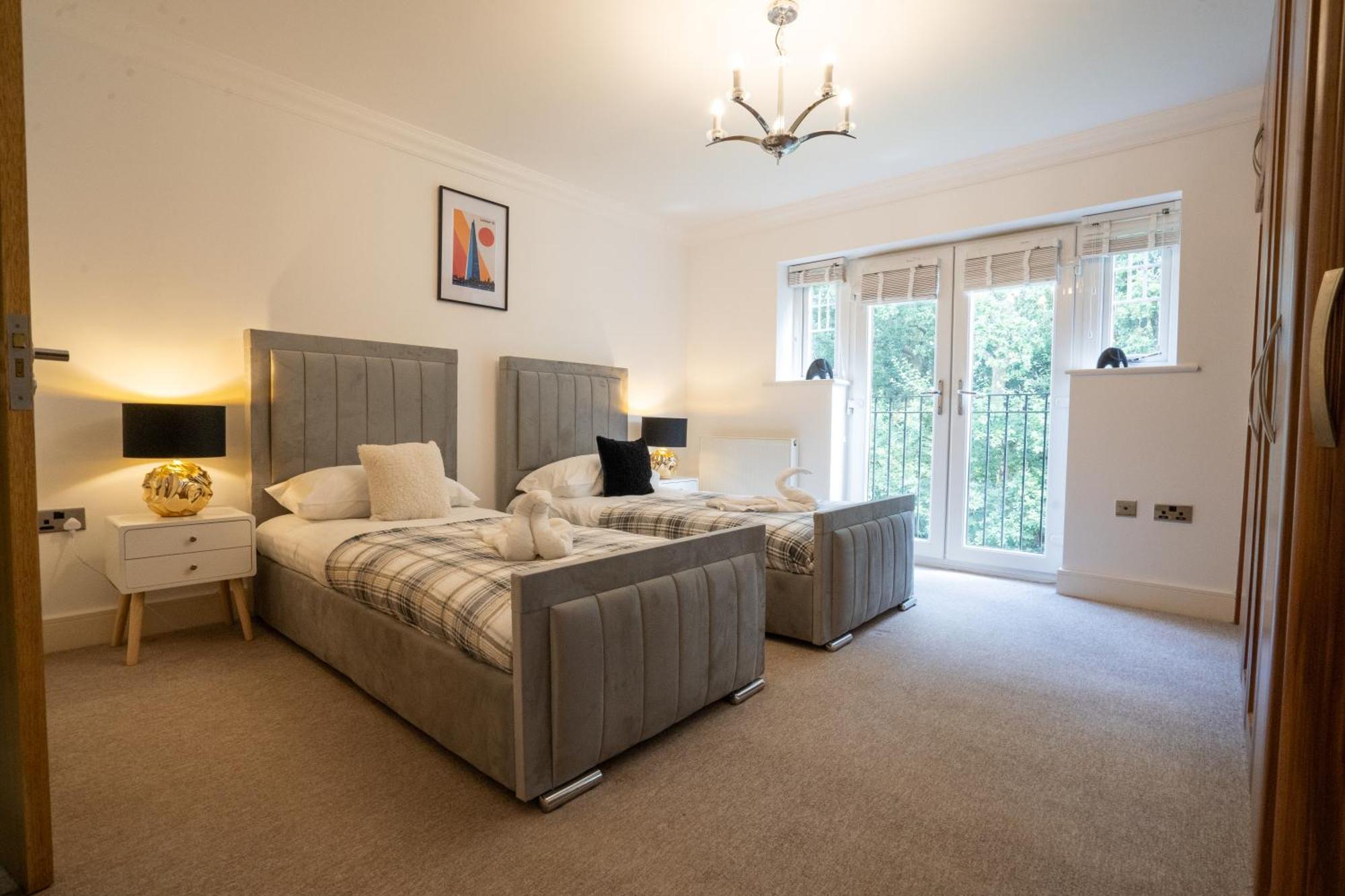 Emirates House, Luxe 5 Bed, With King Sized Beds, Next To Aiport & Nec, Jlr 5 Mins Villa Marston Green Exterior foto