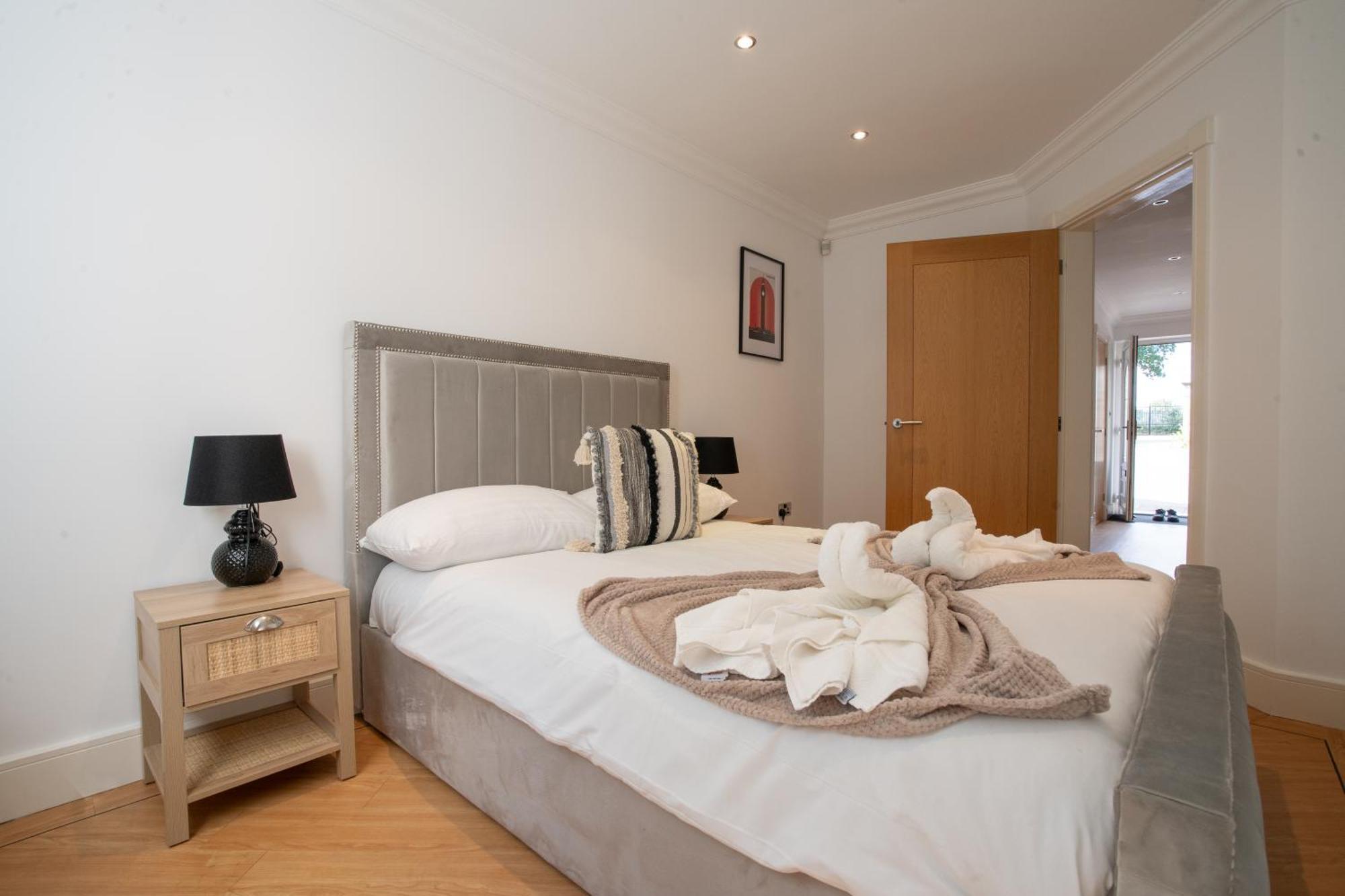 Emirates House, Luxe 5 Bed, With King Sized Beds, Next To Aiport & Nec, Jlr 5 Mins Villa Marston Green Exterior foto