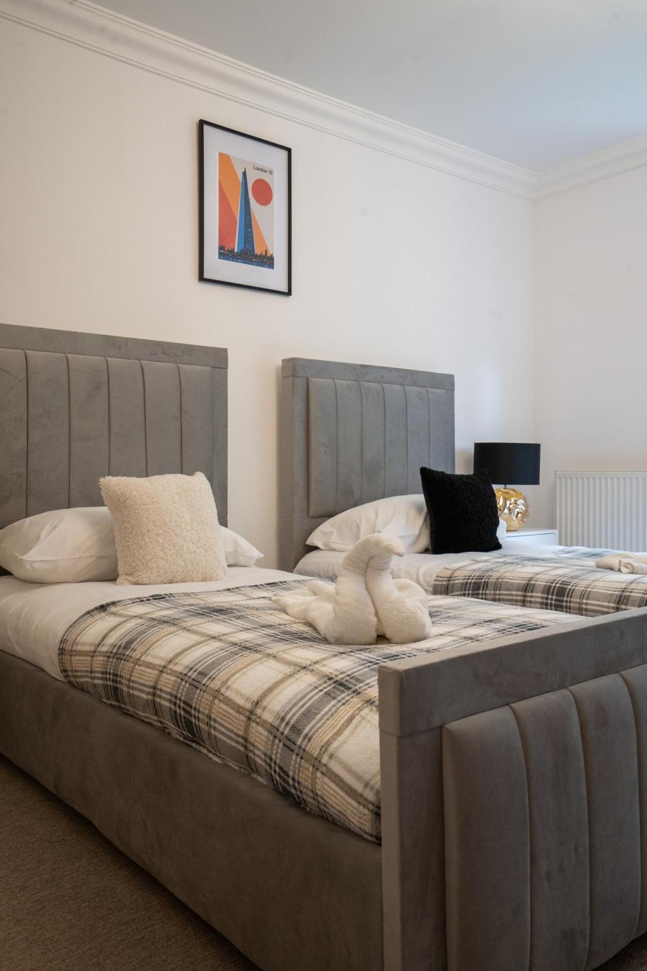 Emirates House, Luxe 5 Bed, With King Sized Beds, Next To Aiport & Nec, Jlr 5 Mins Villa Marston Green Exterior foto