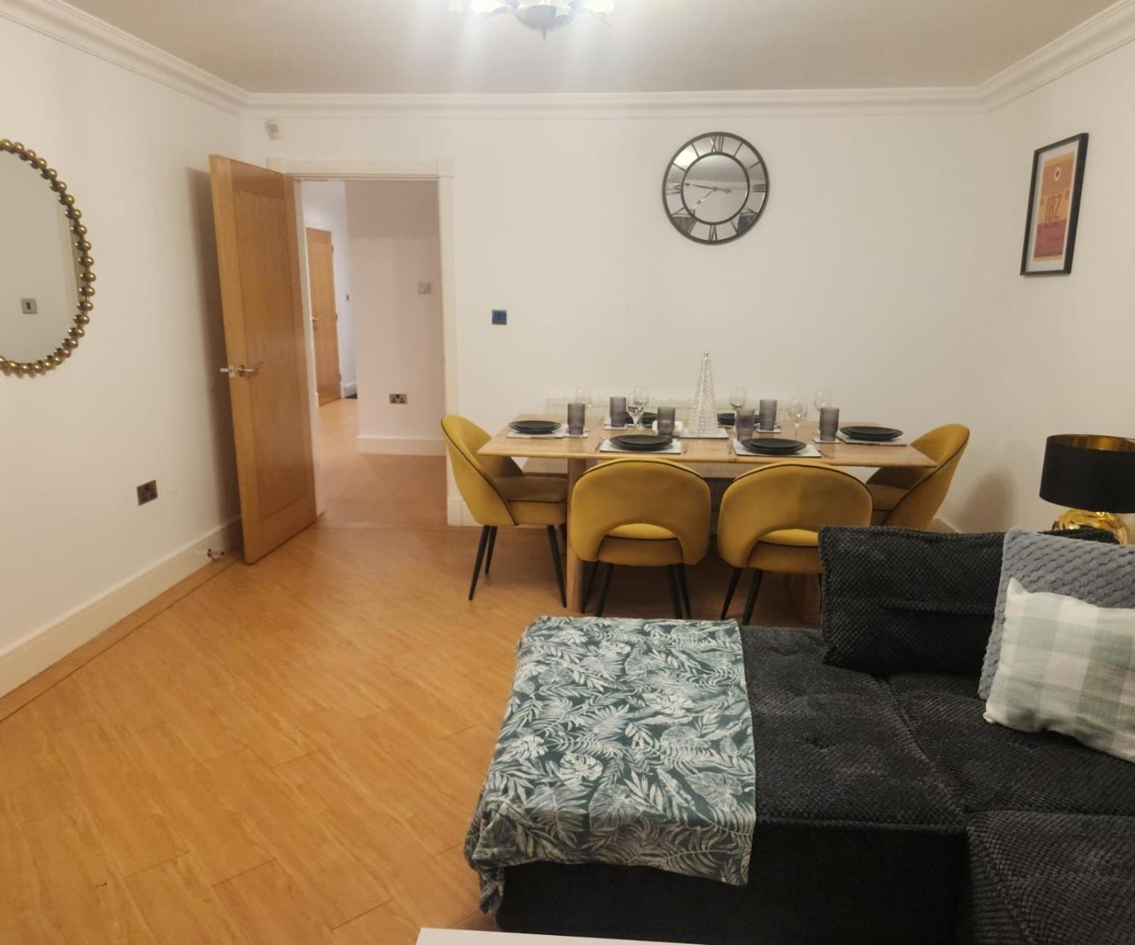 Emirates House, Luxe 5 Bed, With King Sized Beds, Next To Aiport & Nec, Jlr 5 Mins Villa Marston Green Exterior foto