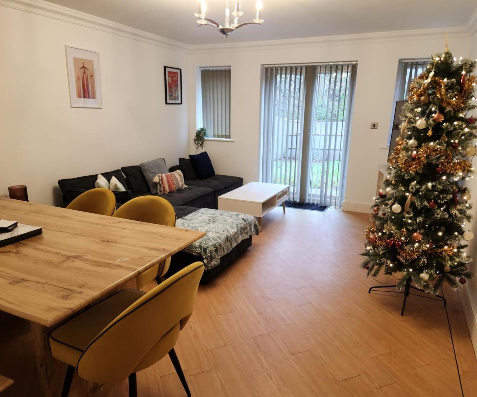 Emirates House, Luxe 5 Bed, With King Sized Beds, Next To Aiport & Nec, Jlr 5 Mins Villa Marston Green Exterior foto